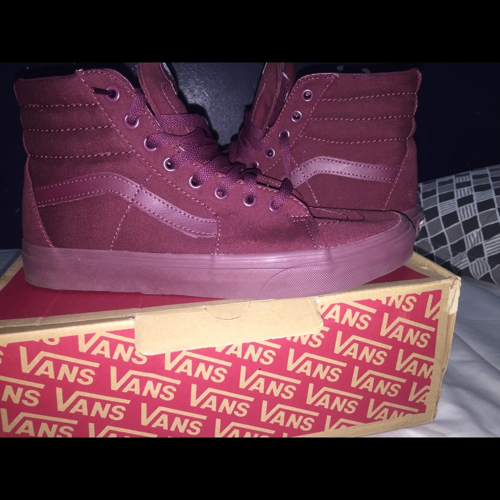 Men Maroon Hi top vans